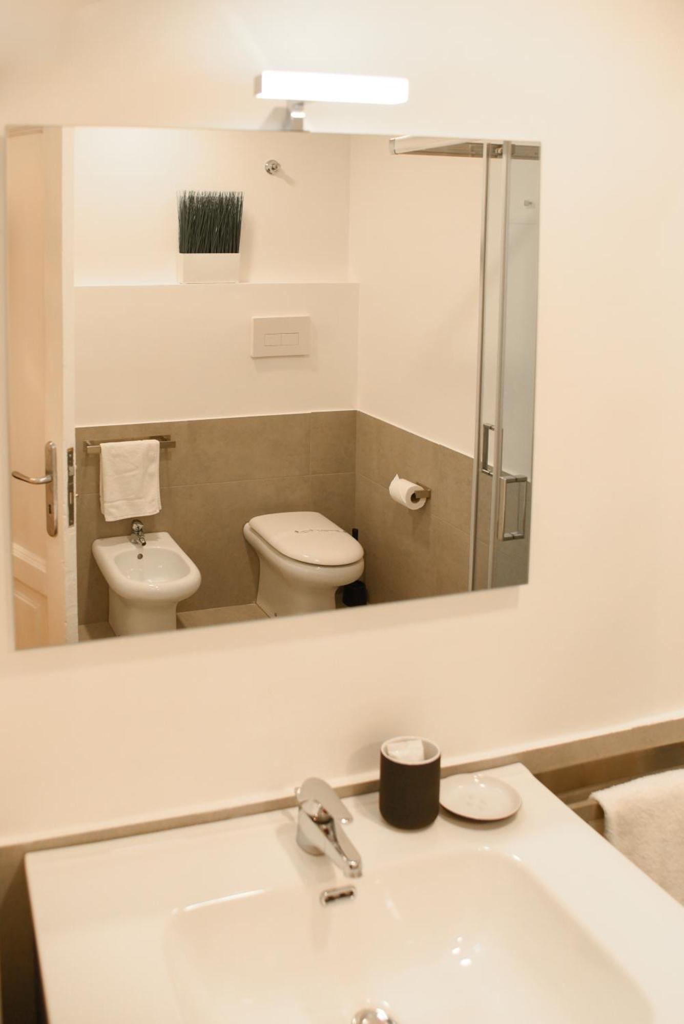 Downtown Umberto 74 Apartment Napoli Bagian luar foto