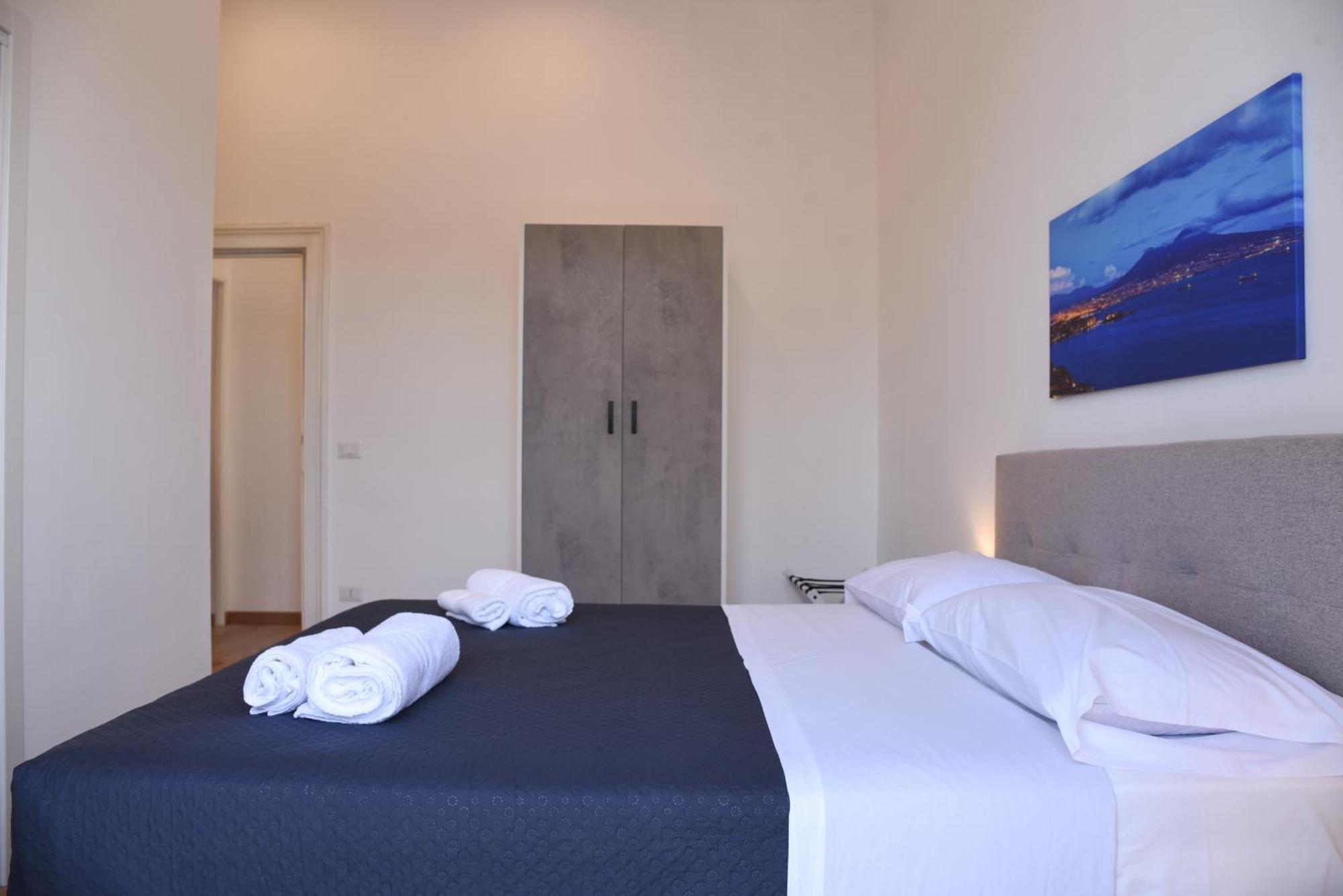 Downtown Umberto 74 Apartment Napoli Bagian luar foto