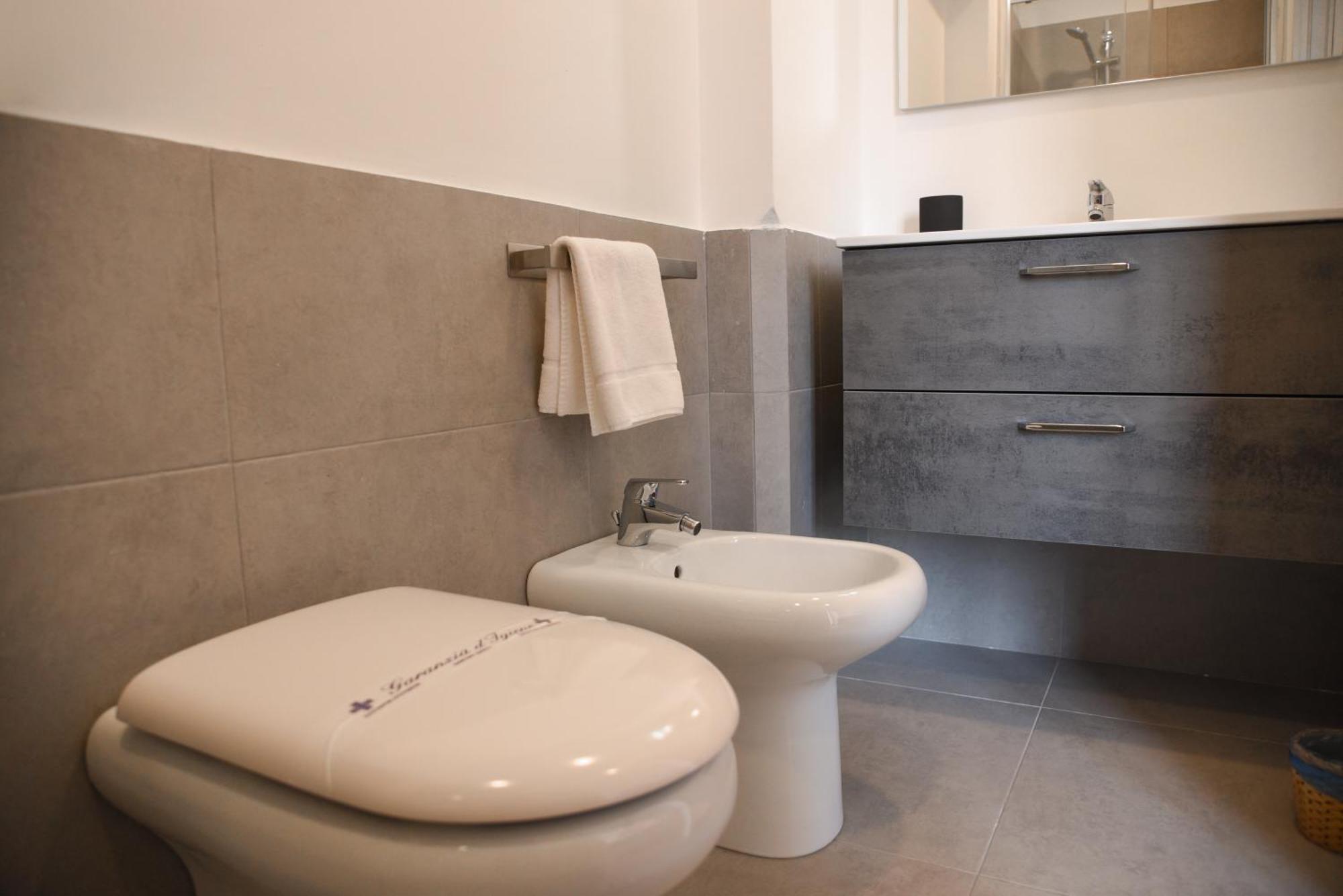Downtown Umberto 74 Apartment Napoli Bagian luar foto