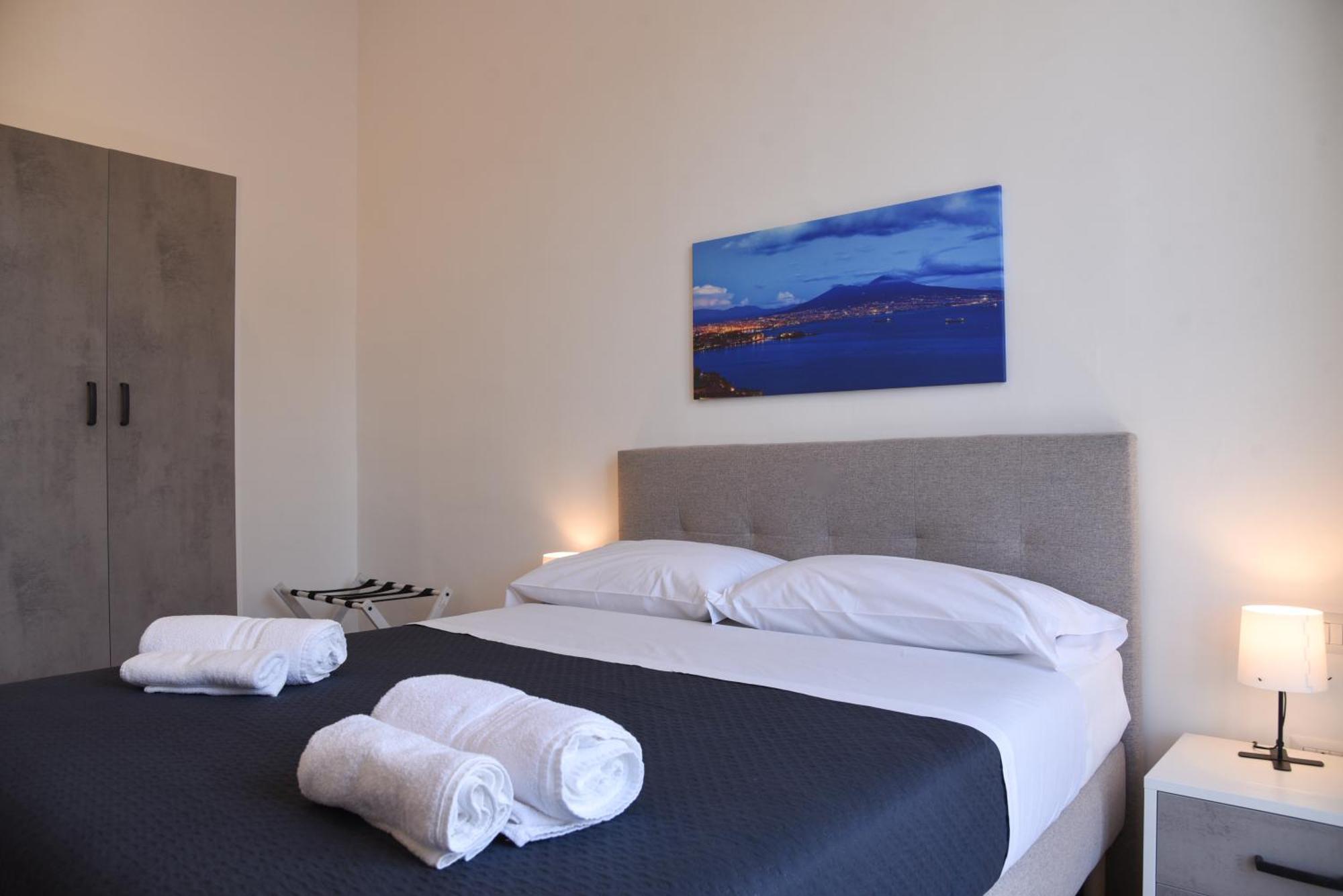 Downtown Umberto 74 Apartment Napoli Bagian luar foto