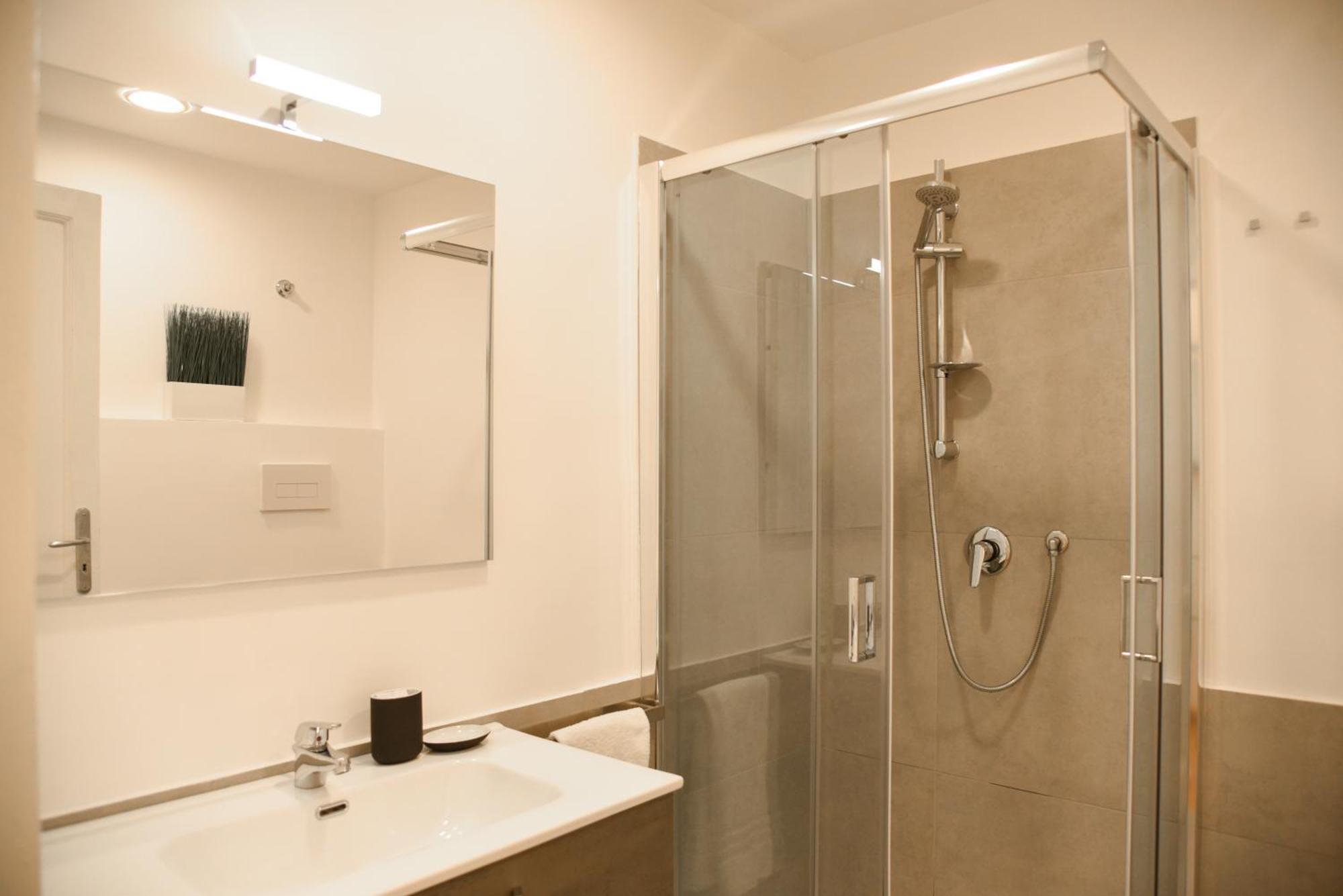 Downtown Umberto 74 Apartment Napoli Bagian luar foto