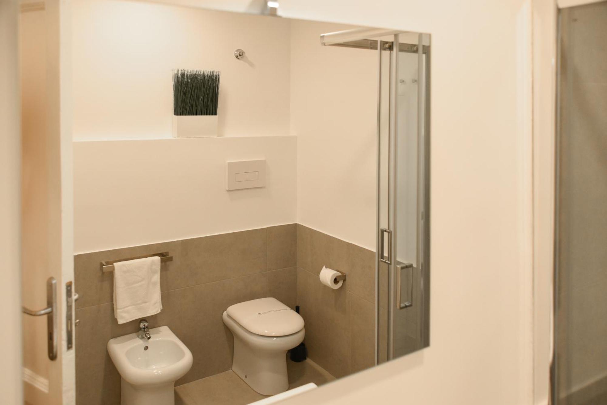 Downtown Umberto 74 Apartment Napoli Bagian luar foto