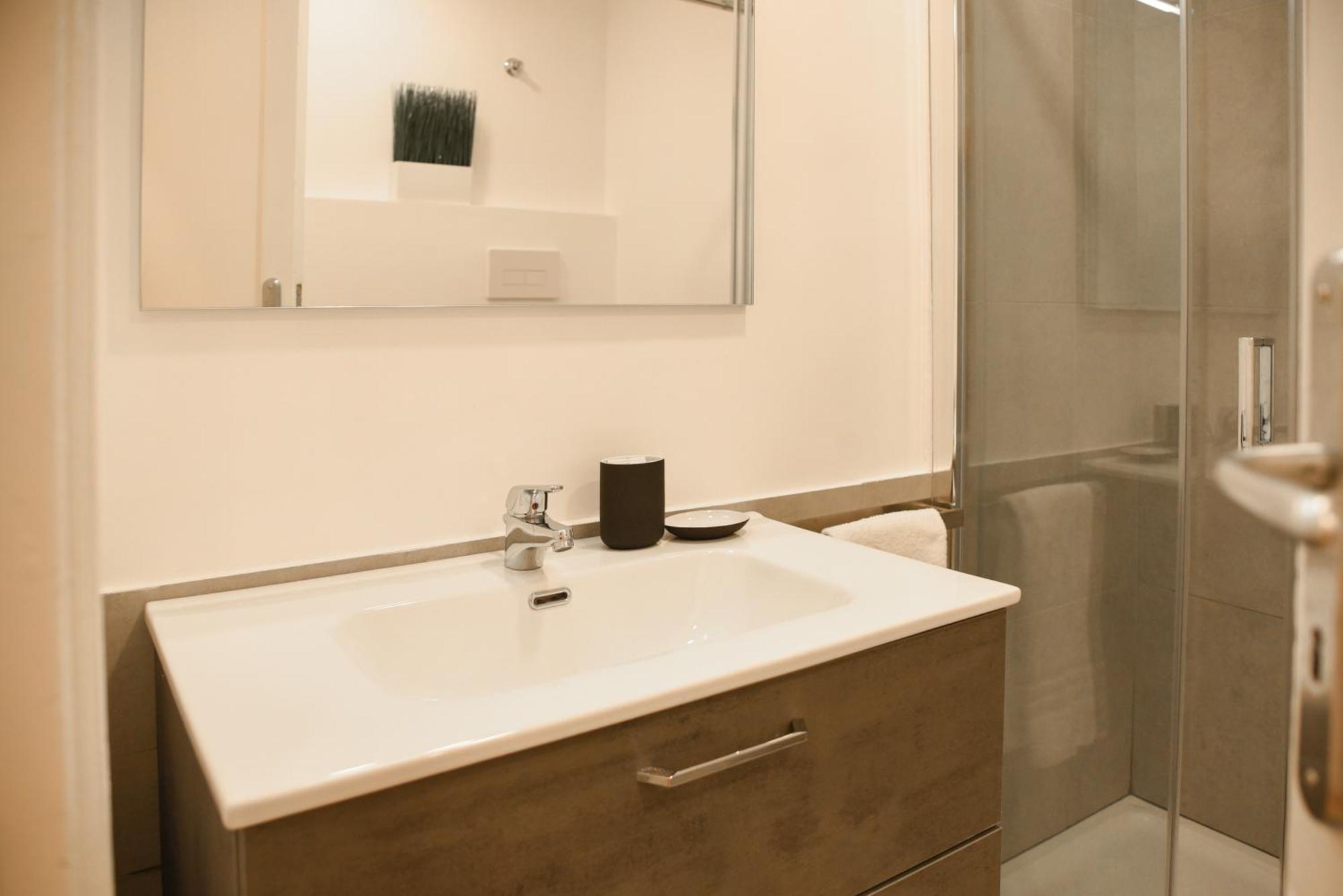 Downtown Umberto 74 Apartment Napoli Bagian luar foto