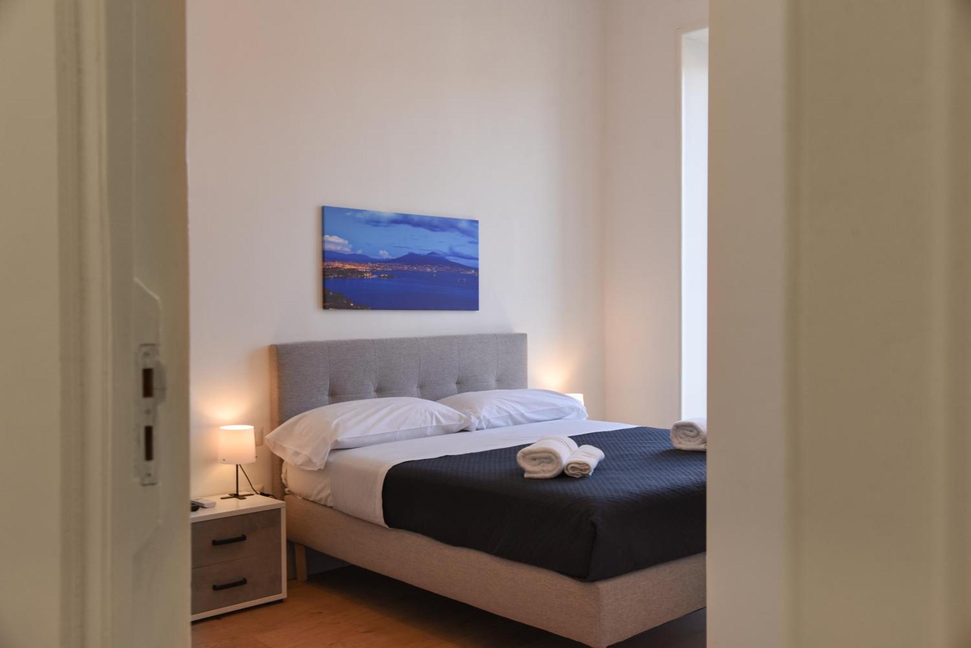 Downtown Umberto 74 Apartment Napoli Bagian luar foto