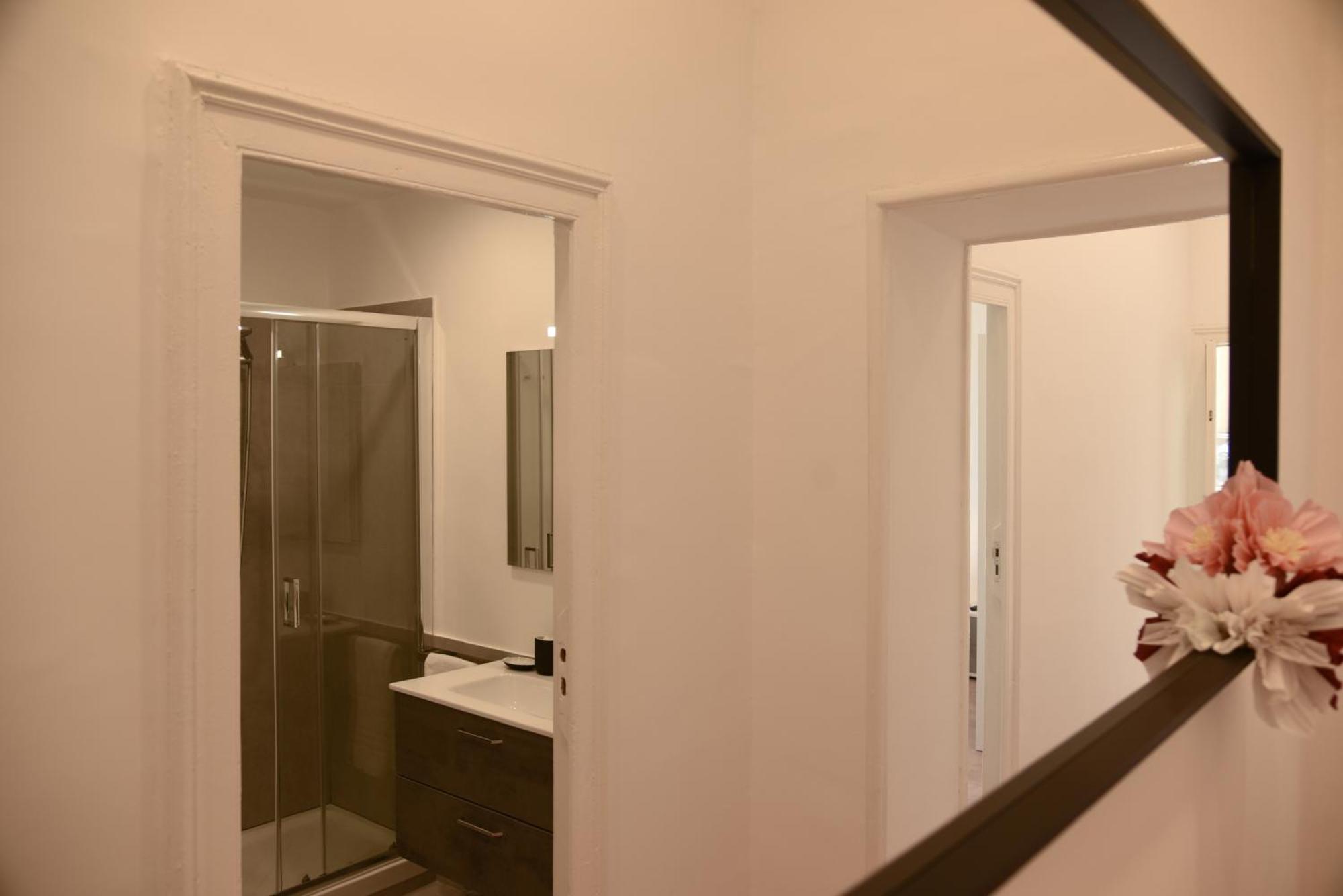 Downtown Umberto 74 Apartment Napoli Bagian luar foto
