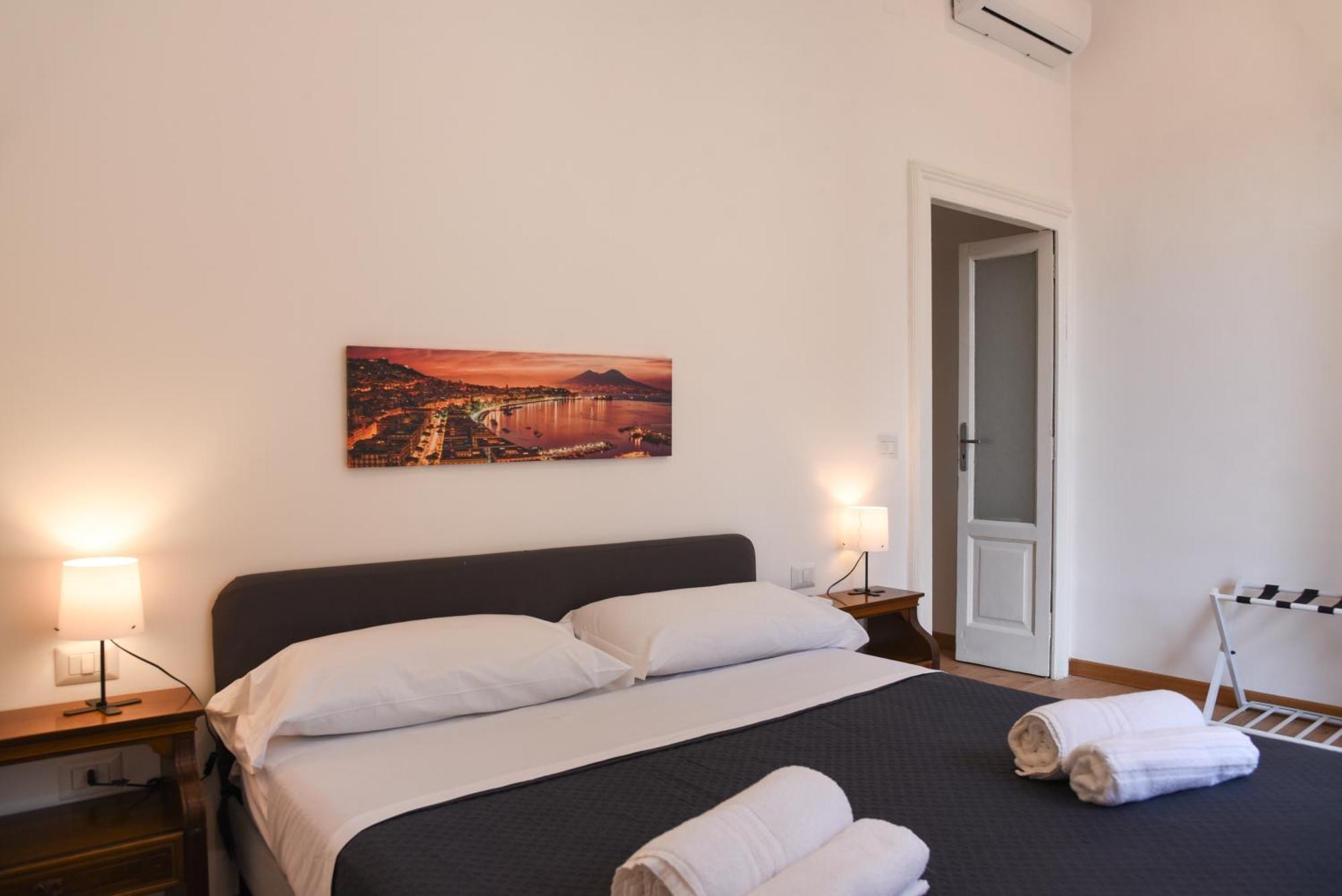 Downtown Umberto 74 Apartment Napoli Bagian luar foto