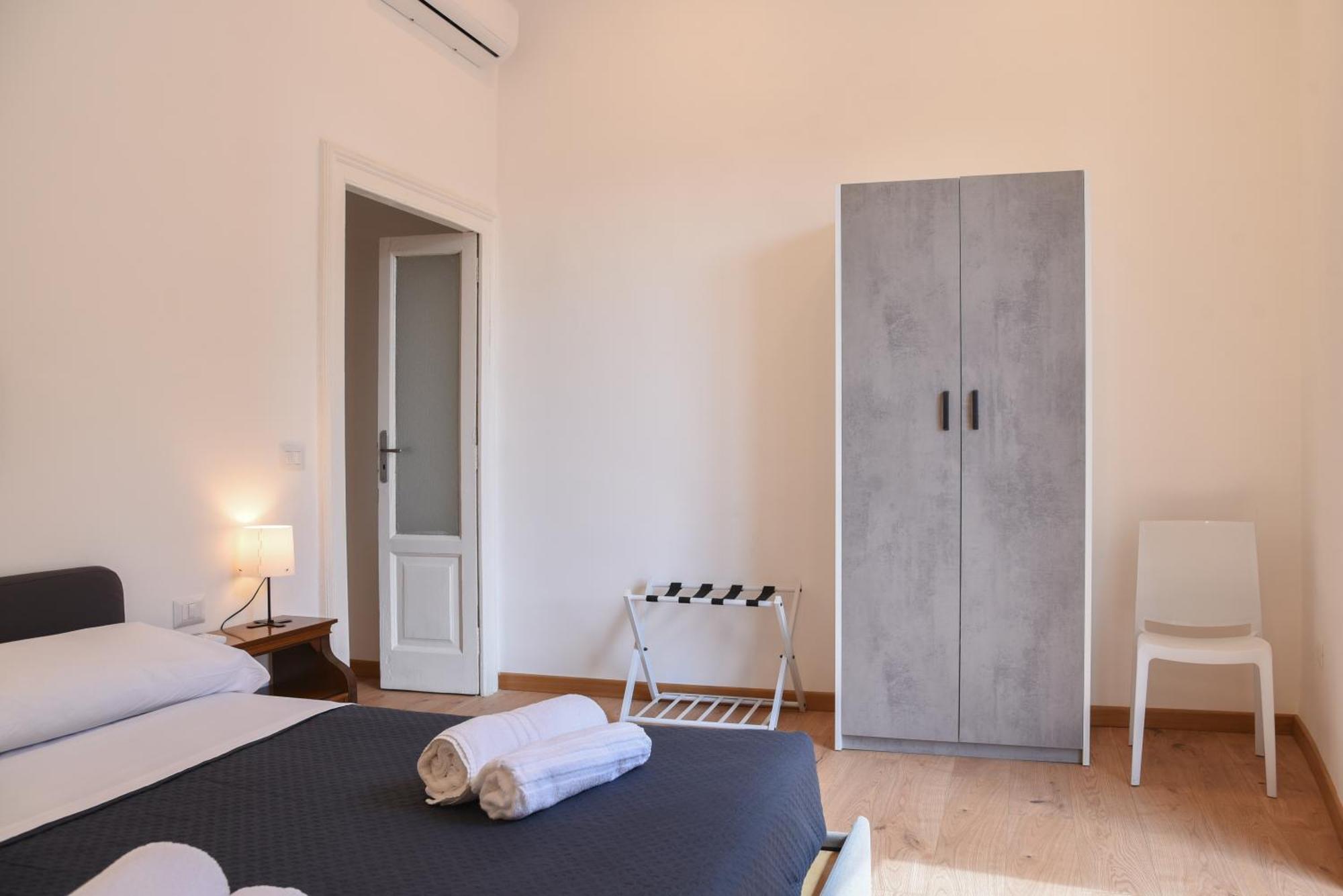 Downtown Umberto 74 Apartment Napoli Bagian luar foto